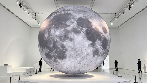 Lampu balon bulan yang dapat dipadamkan dengan cetak khusus untuk pencahayaan lingkungan 360 ° dan instalasi siap helium